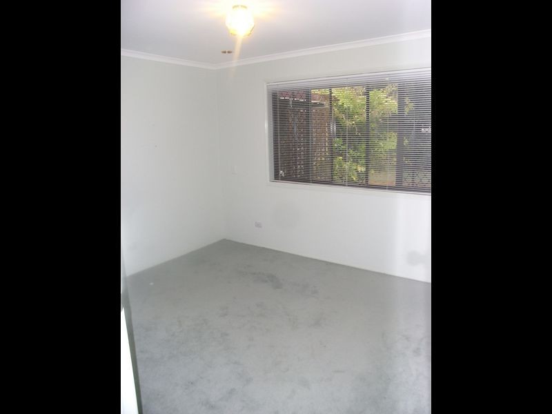 16 Rossmoya Street, Carindale QLD 4152