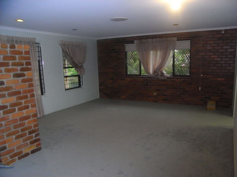 16 Rossmoya Street, Carindale QLD 4152