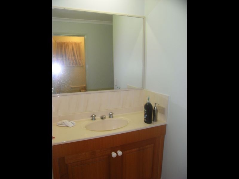 16 Rossmoya Street, Carindale QLD 4152