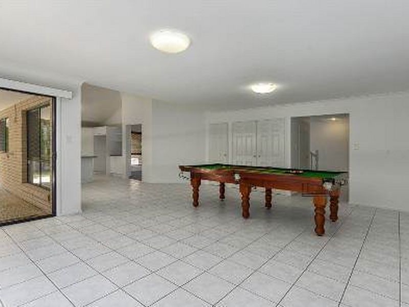 56 Oakley Street, Carindale QLD 4152