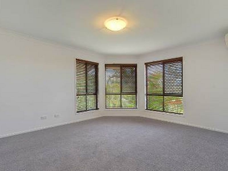 56 Oakley Street, Carindale QLD 4152