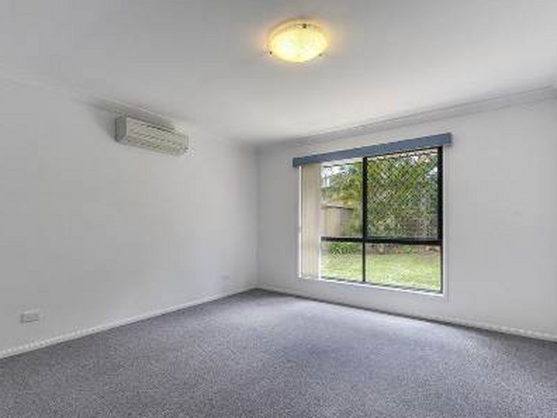 56 Oakley Street, Carindale QLD 4152