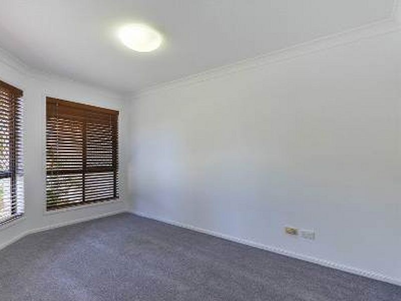 56 Oakley Street, Carindale QLD 4152