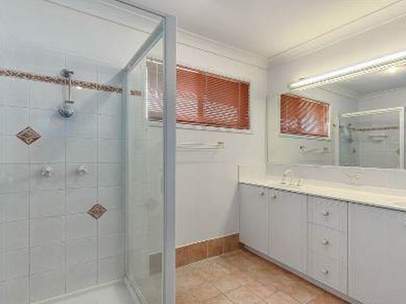 56 Oakley Street, Carindale QLD 4152