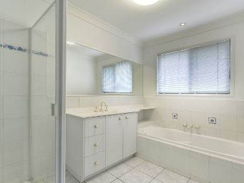 56 Oakley Street, Carindale QLD 4152