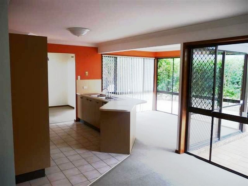 136 Cadogan Street, Carindale QLD 4152