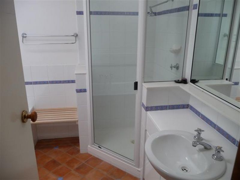 136 Cadogan Street, Carindale QLD 4152