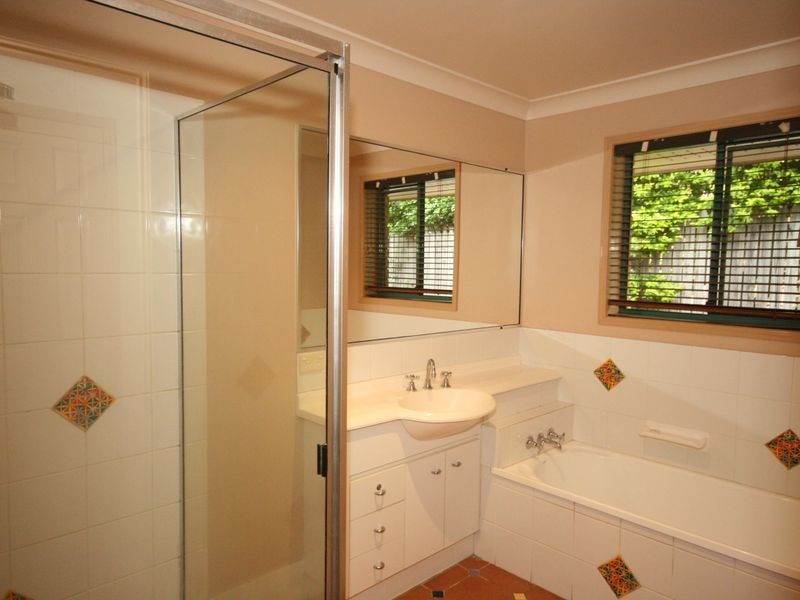 2 Linwood Street, Carindale QLD 4152