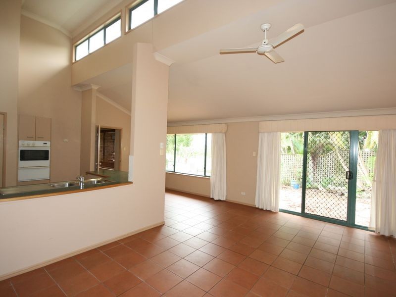 2 Linwood Street, Carindale QLD 4152