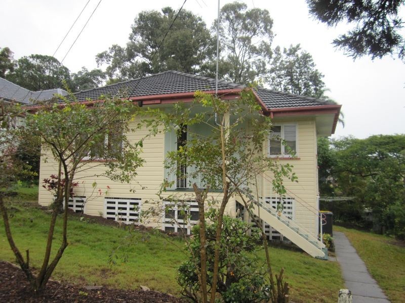 9 Quebec Avenue, Camp Hill QLD 4152