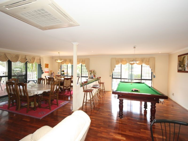 32 Conifer Street, Carindale QLD 4152