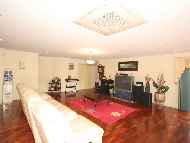 32 Conifer Street, Carindale QLD 4152