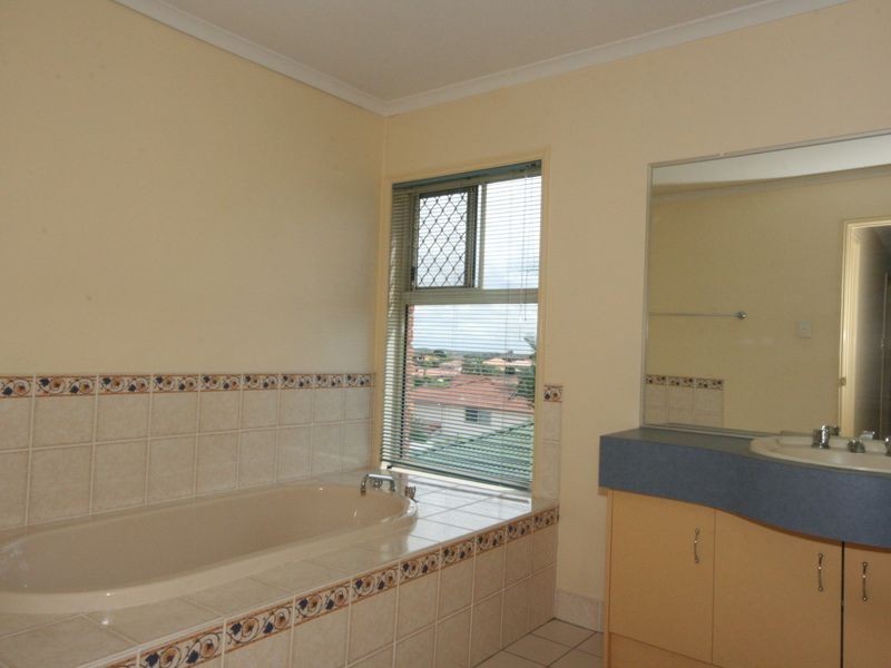 47 Kauri Street, Carindale QLD 4152