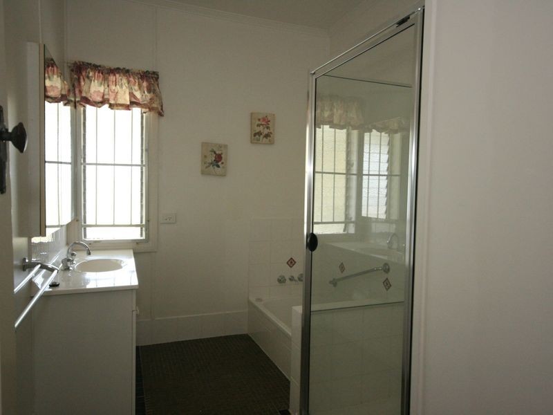 66 Sydney Street, Camp Hill QLD 4152