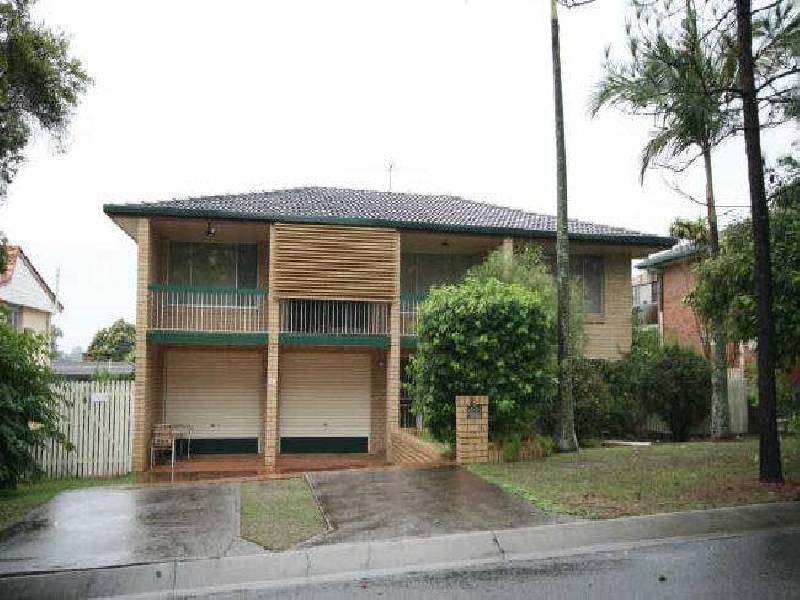 8 Modred Street, Carindale QLD 4152