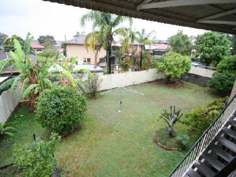 8 Modred Street, Carindale QLD 4152