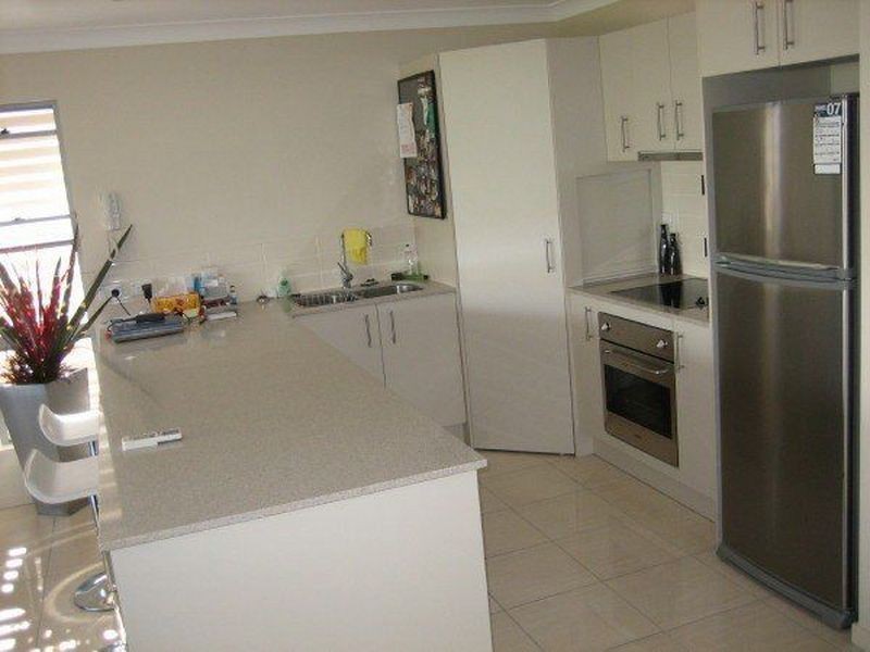 2/60 Kates Street, Morningside QLD 4170