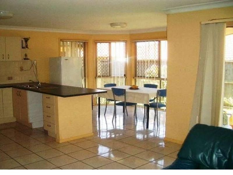 52 Silky Oak Crescent, Carindale QLD 4152