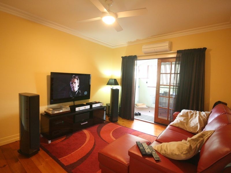 34 Renton Street, Camp Hill QLD 4152