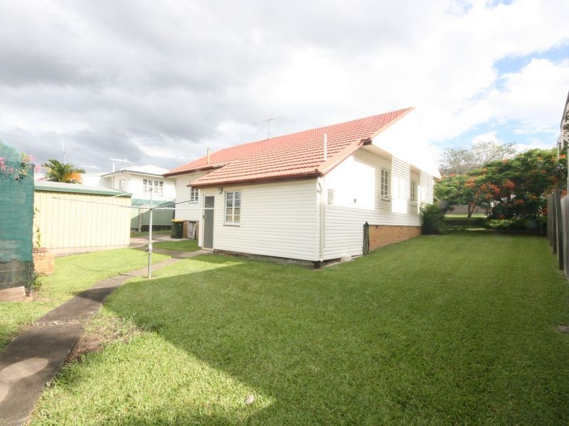 11 Wattle Avenue, Carina QLD 4152