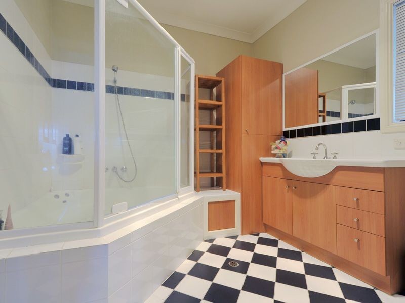 25 Frank Street, Norman Park QLD 4170