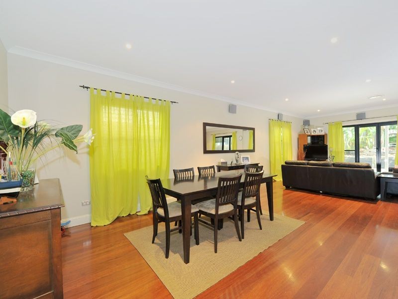 25 Frank Street, Norman Park QLD 4170