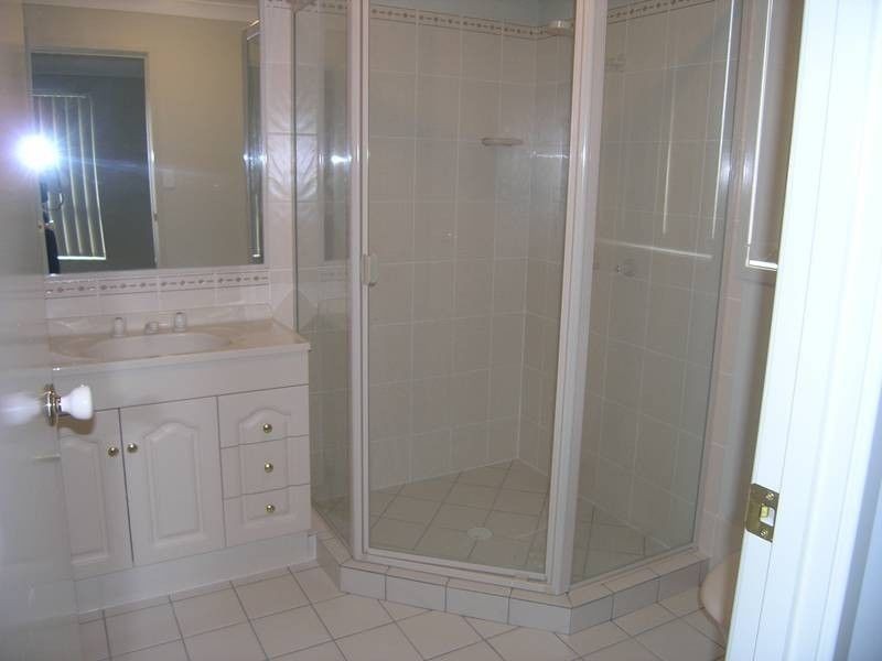 6 Holland Place, Carindale QLD 4152