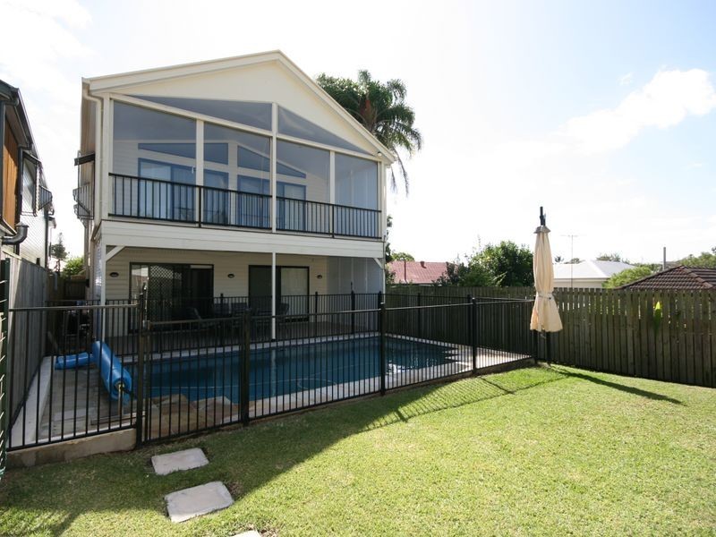 23 Duhig Ave, Coorparoo QLD 4151