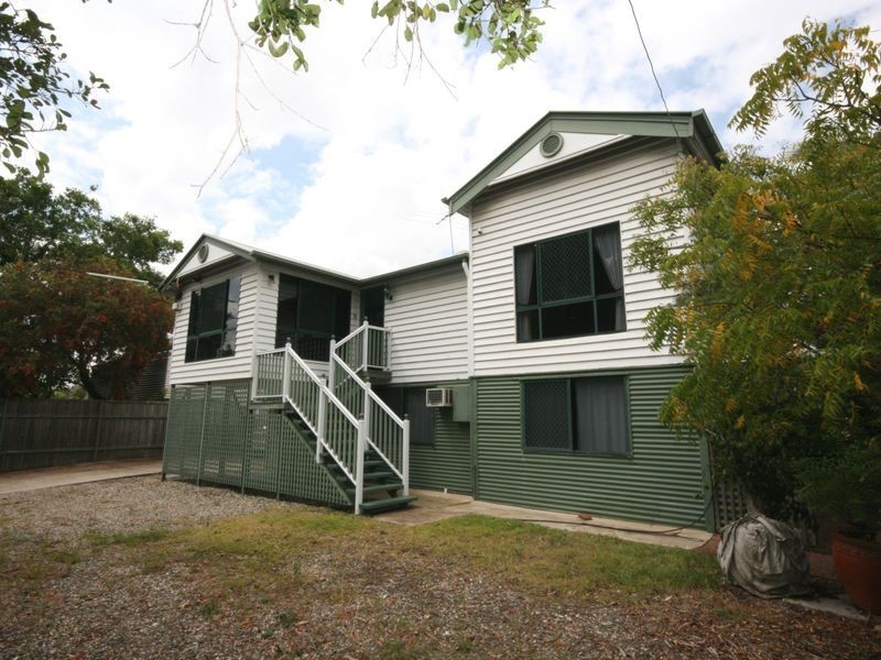 17 Cornwall St., Fairfield QLD 4103