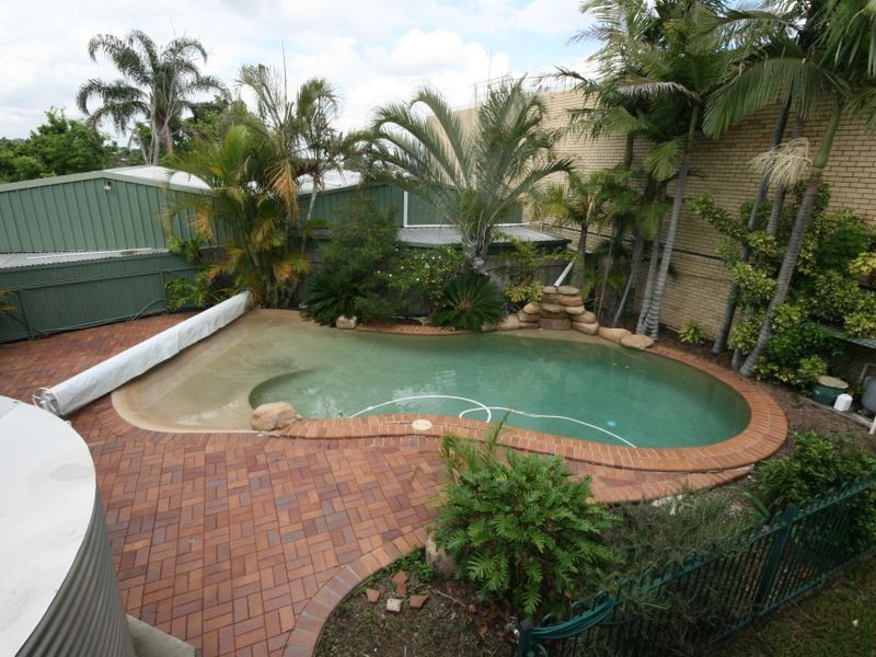 17 Cornwall St., Fairfield QLD 4103