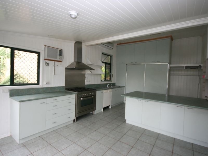 17 Cornwall St., Fairfield QLD 4103