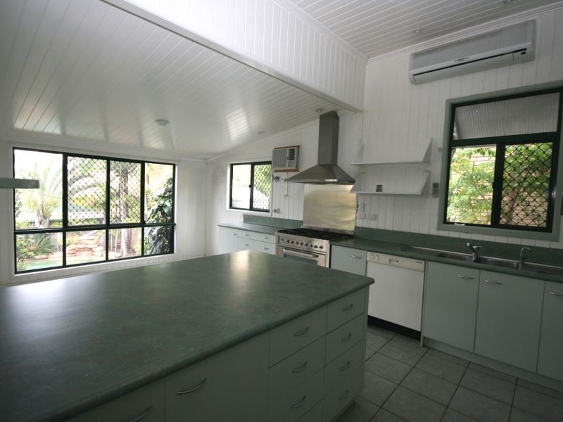 17 Cornwall St., Fairfield QLD 4103