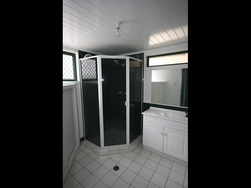 17 Cornwall St., Fairfield QLD 4103