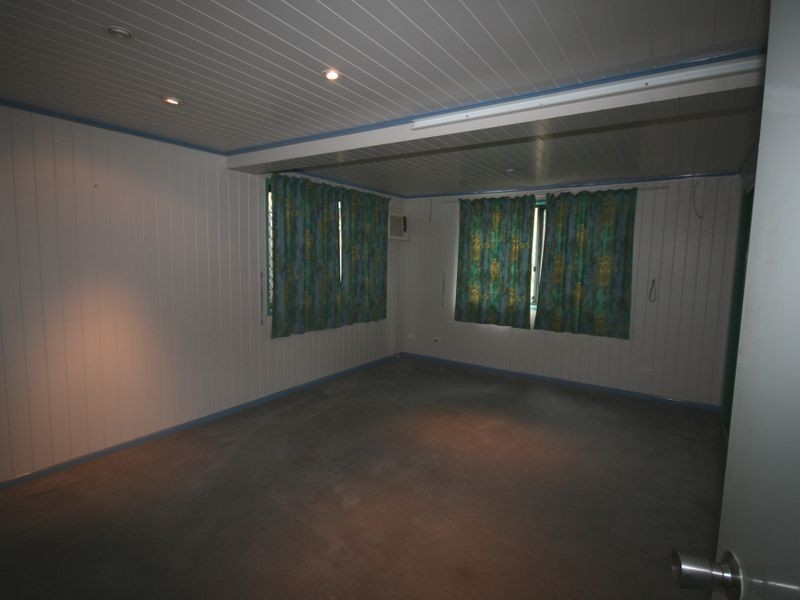 17 Cornwall St., Fairfield QLD 4103