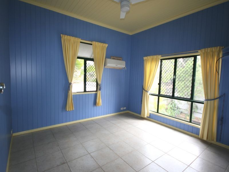 17 Cornwall St., Fairfield QLD 4103