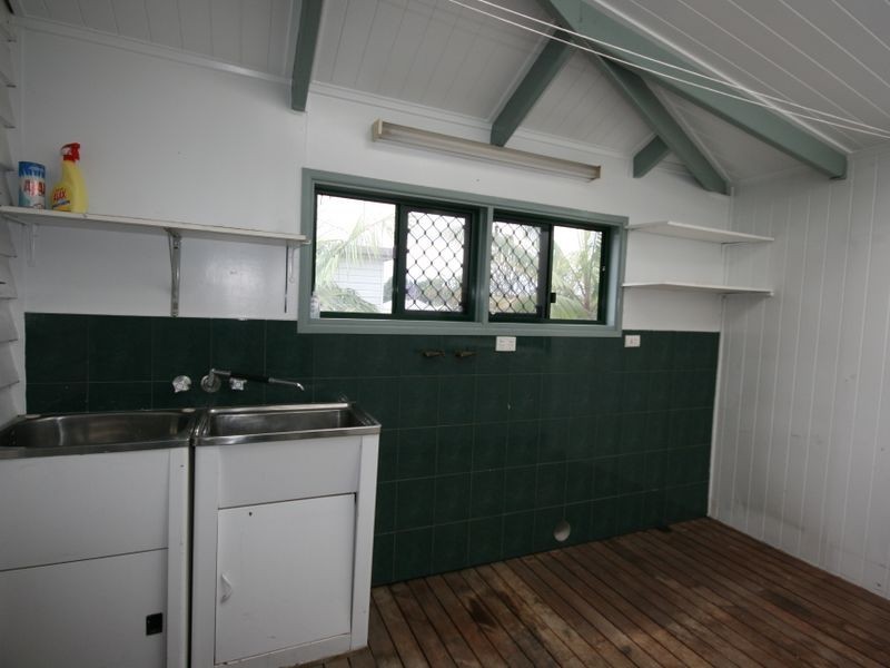 17 Cornwall St., Fairfield QLD 4103