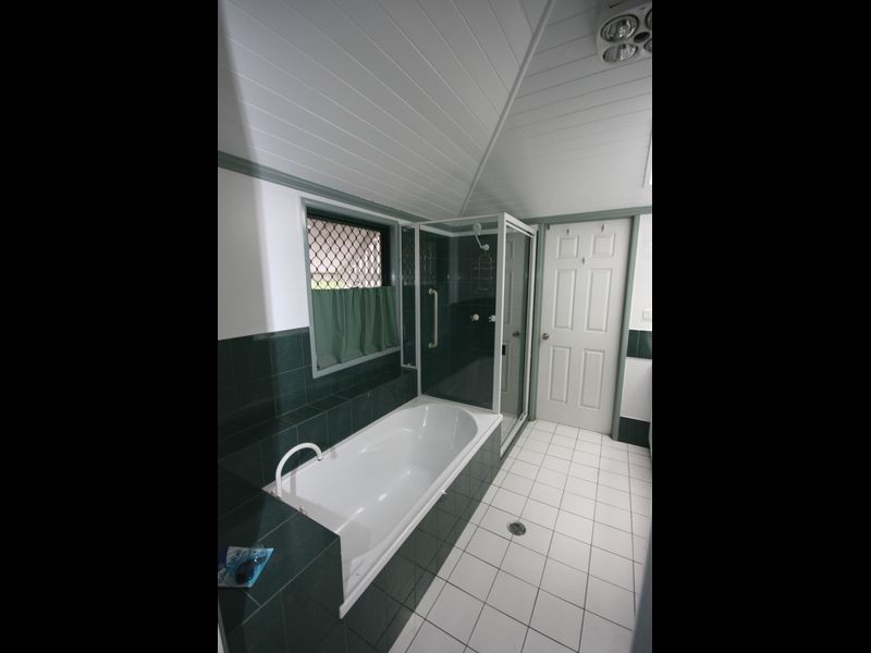 17 Cornwall St., Fairfield QLD 4103