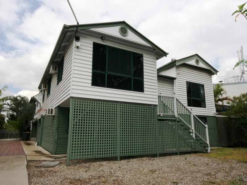 17 Cornwall St., Fairfield QLD 4103