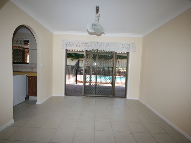 6 Burgh Court, Carindale QLD 4152