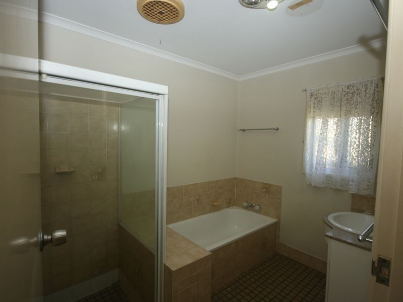 87 Scrub Road, Carindale QLD 4152