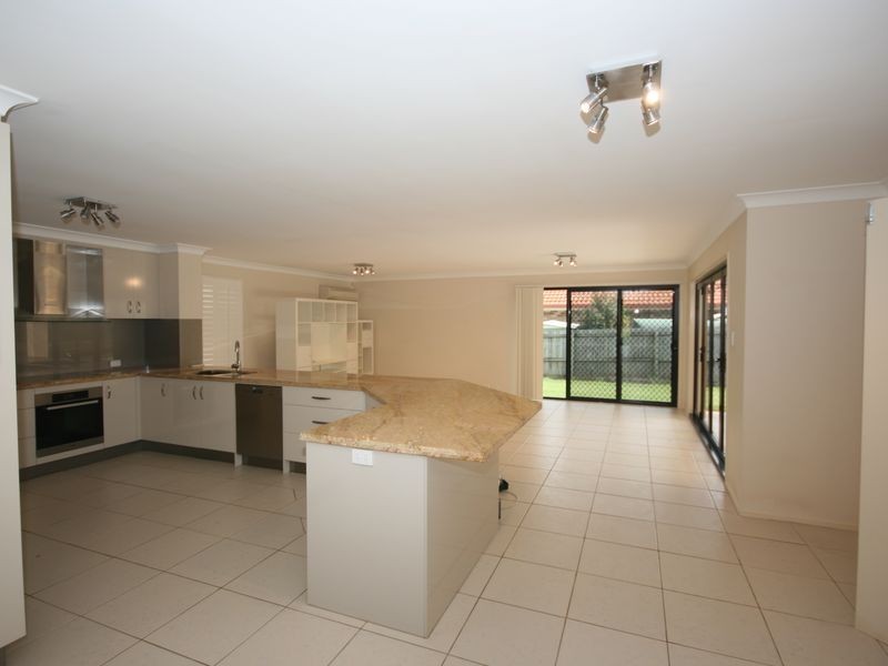 6 Grasmere Place, Carindale QLD 4152