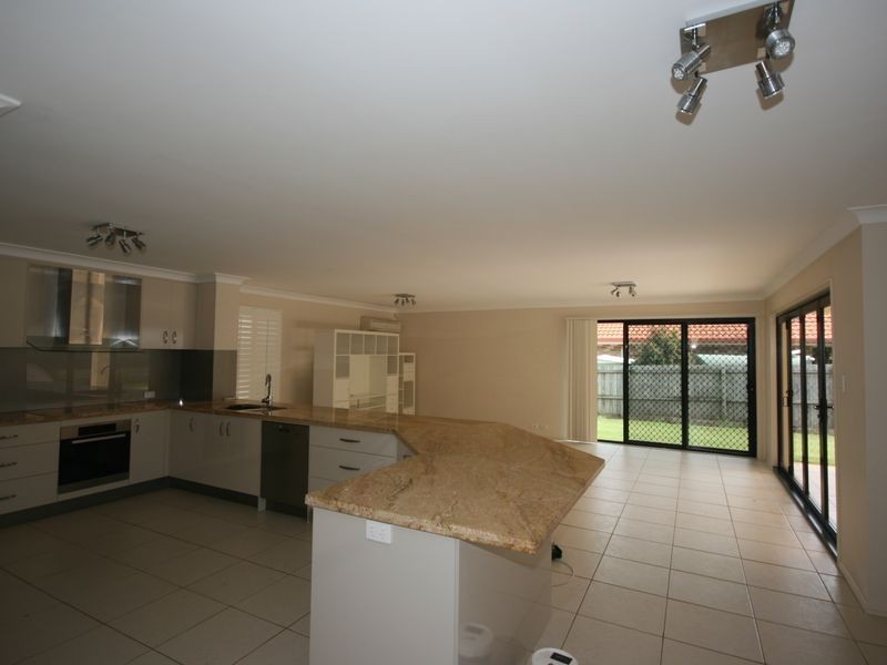 6 Grasmere Place, Carindale QLD 4152