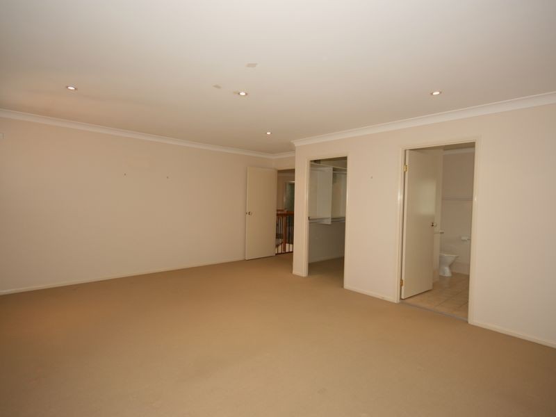 6 Grasmere Place, Carindale QLD 4152