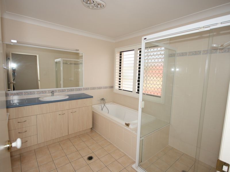 6 Grasmere Place, Carindale QLD 4152