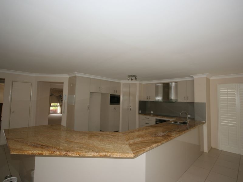 6 Grasmere Place, Carindale QLD 4152