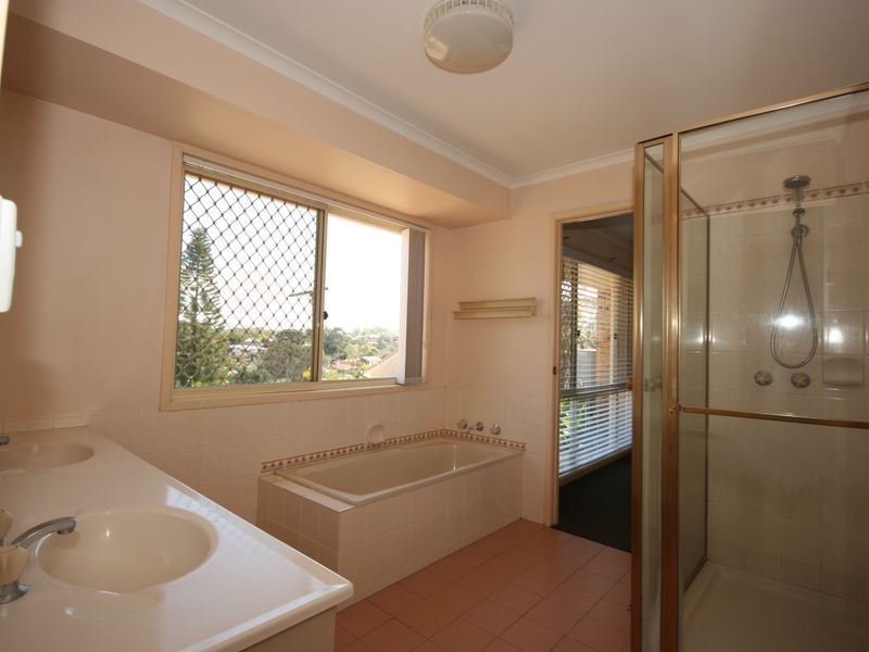 11 Foxmont Drive, Carina QLD 4152