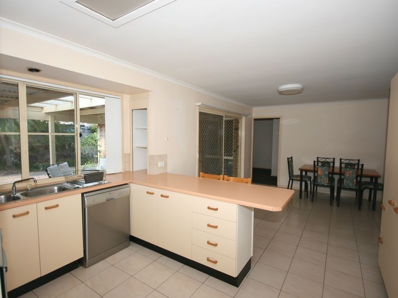 11 Foxmont Drive, Carina QLD 4152