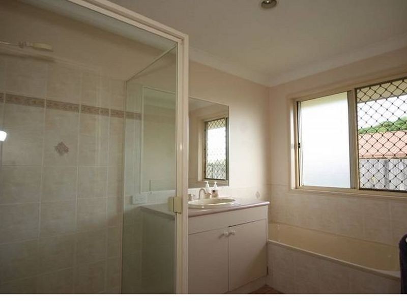 13 Lycette Street, Belmont QLD 4153