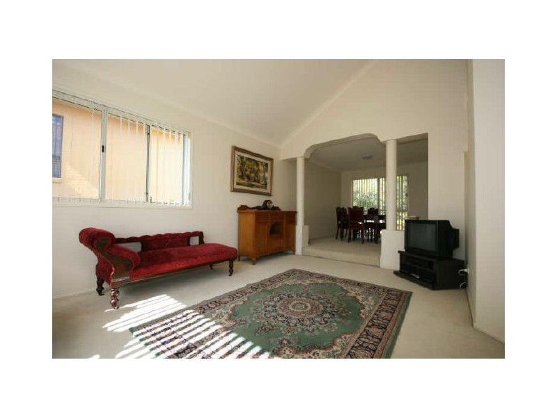 4 Ensign Street, Carindale QLD 4152