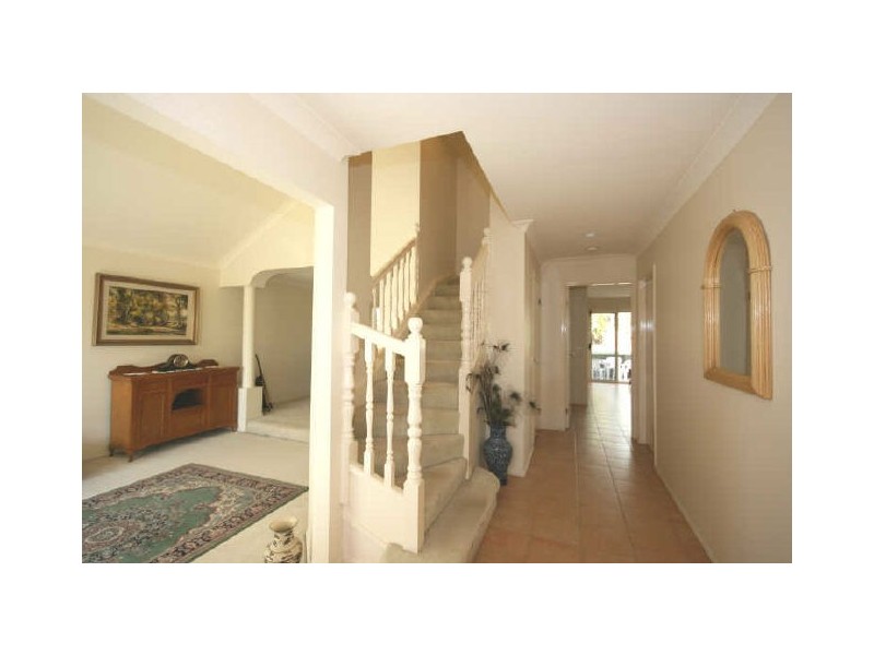 4 Ensign Street, Carindale QLD 4152